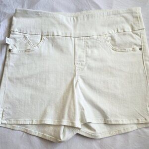 NWOT Rock n Republic "FEVER" 5  inch inseam pull on women's jean shorts
